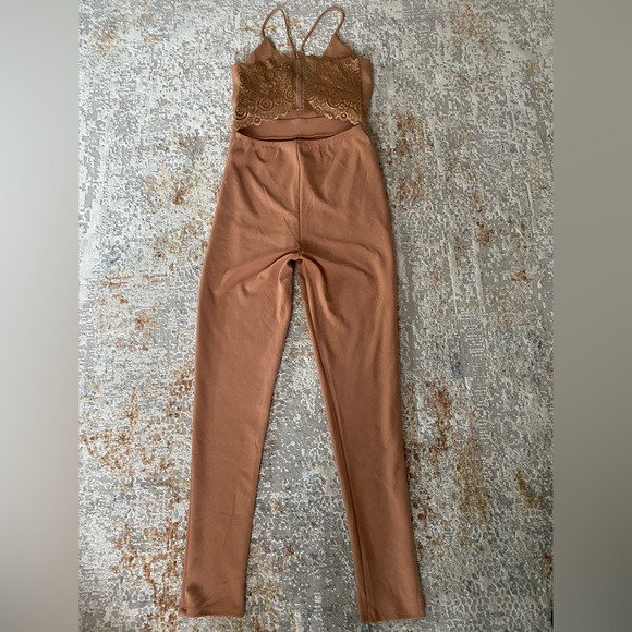 Revamped Jumpsuit with lace back - Picture 2 of 16